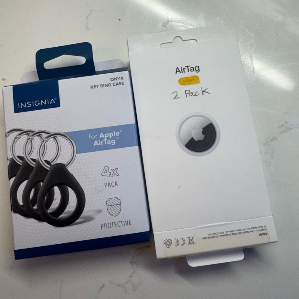 Apple AirTag 2 Pack with Insignia Key Ring Case